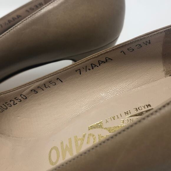 EUC Salvatore Ferragamo button front 7 1/2 heels - Picture 2 of 8